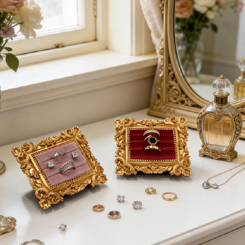 Resin Art Frame - Vintage Picture Frame Ring Display Stand