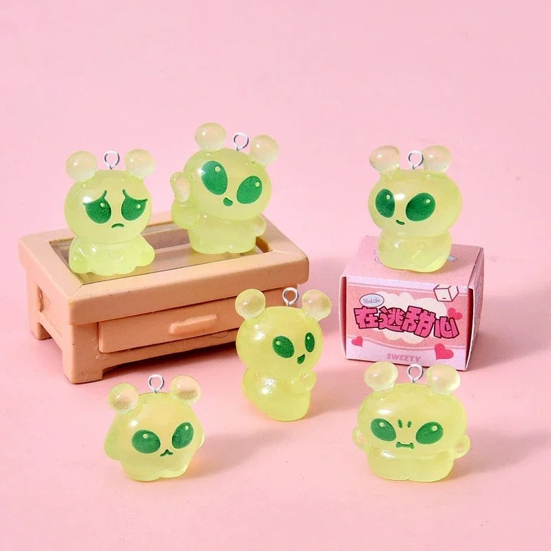 Resin Art Box - 10Pcs Cute Mini Green Alien Resin