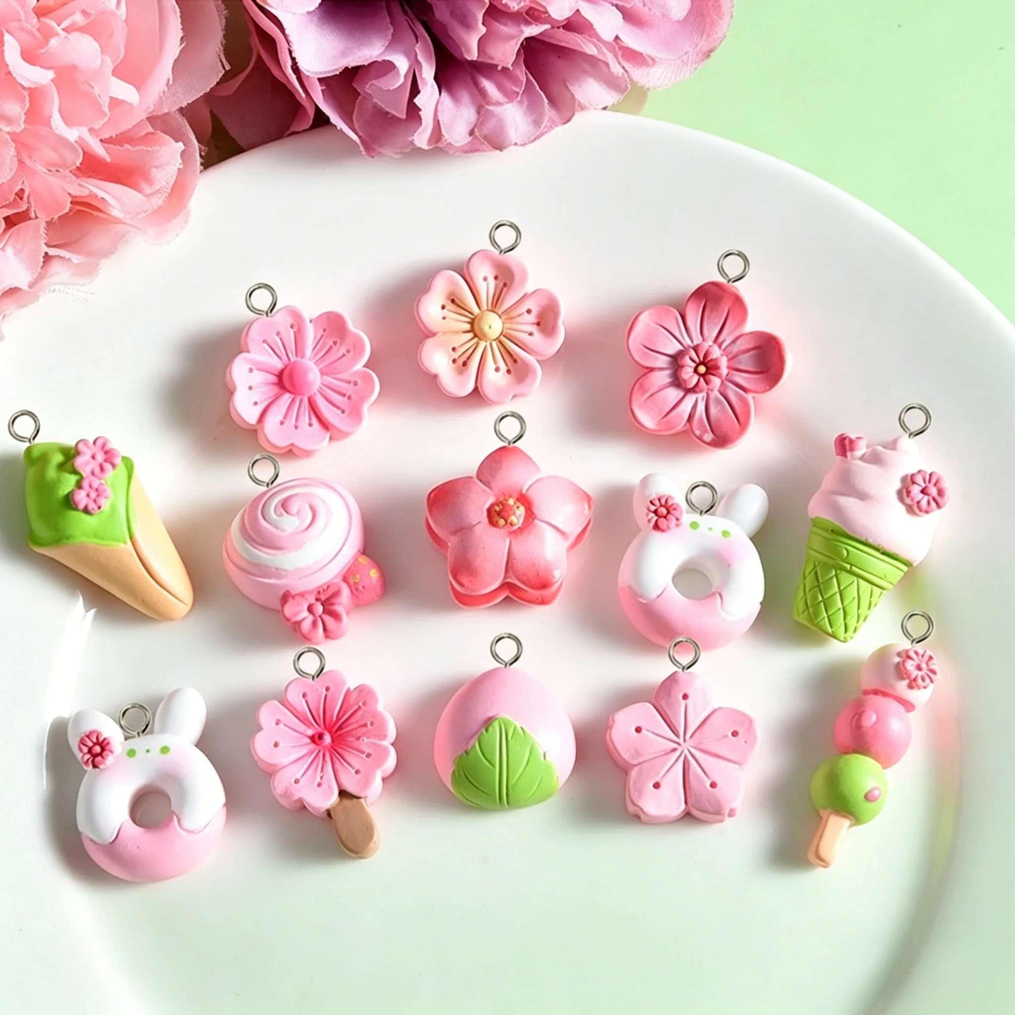 Resin Art Box - 10Pcs Mixed Sweet Resin Pendants Ice